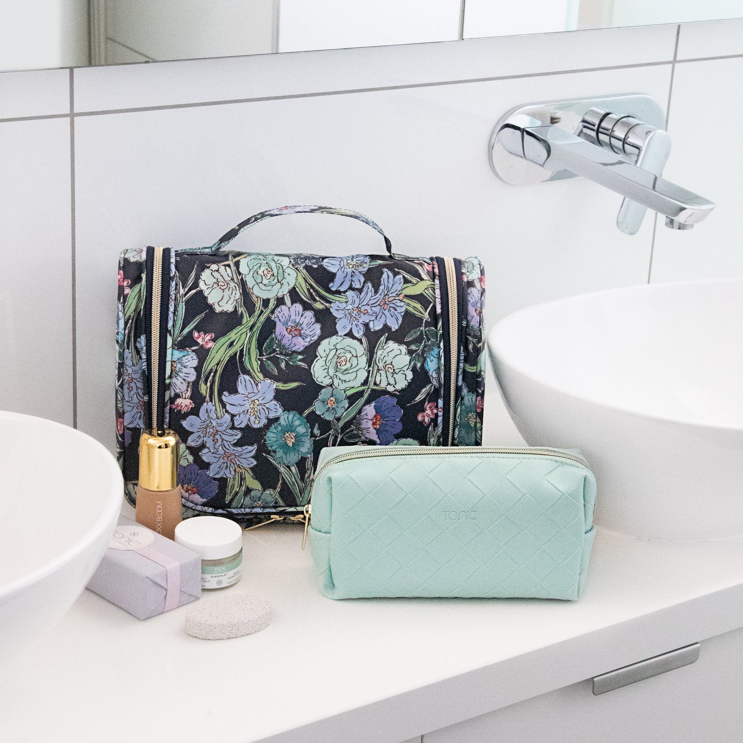 Essential Hanging Cosmetic Bag - Fleur Ink