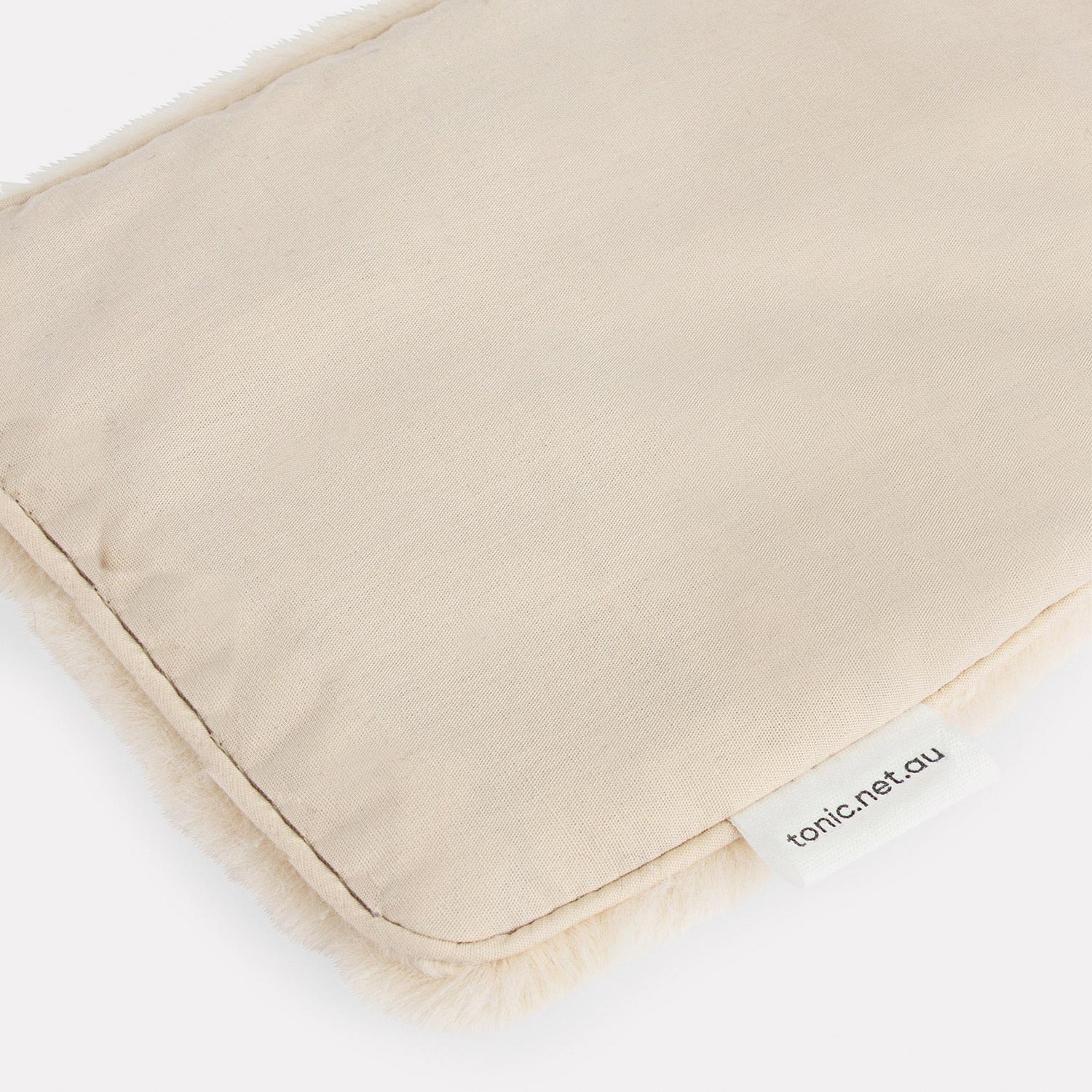 Close up, piping around heat pillow